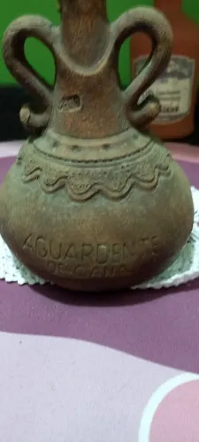 Garrafa de Cachaça Nega Fulo  Terracota  produzida pela Fazenda Soledade RJ  1980