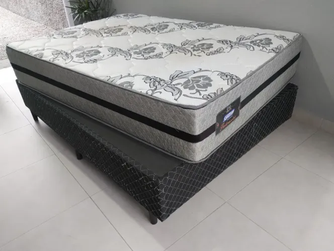 Cama box casal padrão semi nova entrego ler anúncio
