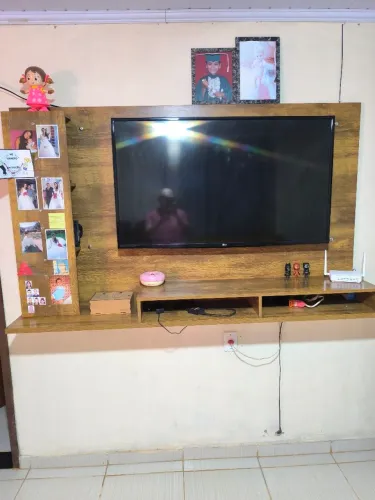 Vendo painel para TV televisão de até 50 polegadas em bom estado de conservação