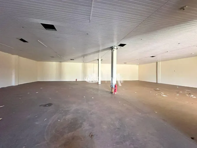 Barracão para alugar, 225 m² por R$ 6.500,00/mês - Vivi Xavier - Londrina/PR