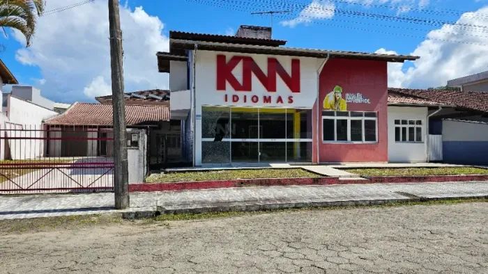 Imóvel comercial com 400m² de área construída no Centro de Santo Amaro