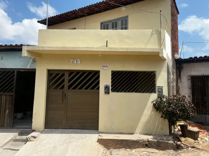 Alugo casa 2 quartos