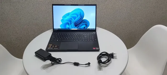 Notebook R15 semi novo