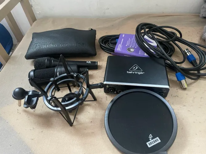 Kit Home Studio Completo (Interface Behringer + Microfone Audio-Technica + Acessórios)