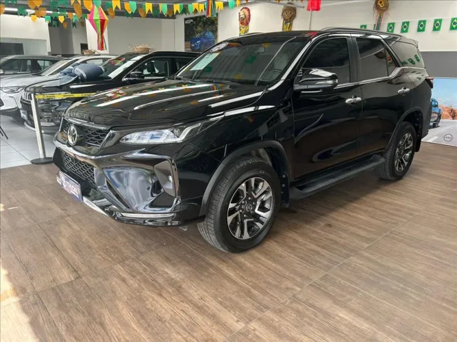 Toyota Hilux SW4 Diamond 2.8 TB 4X4 Die. Aut. 2025