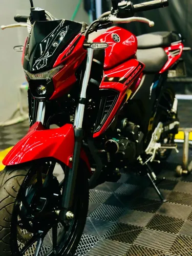 Yamaha Fazer FZ25 connected