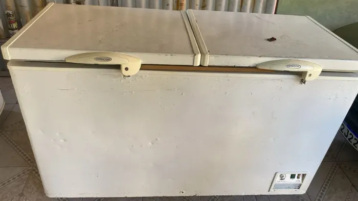 Vendo freezer.