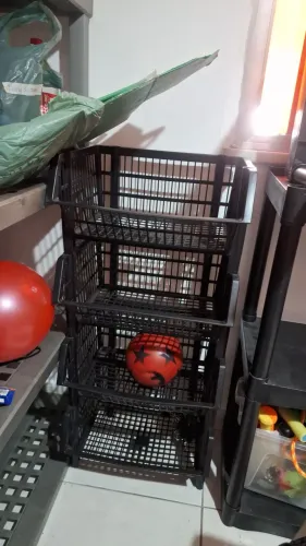 Cestos empilhaveis de plástico 4. 