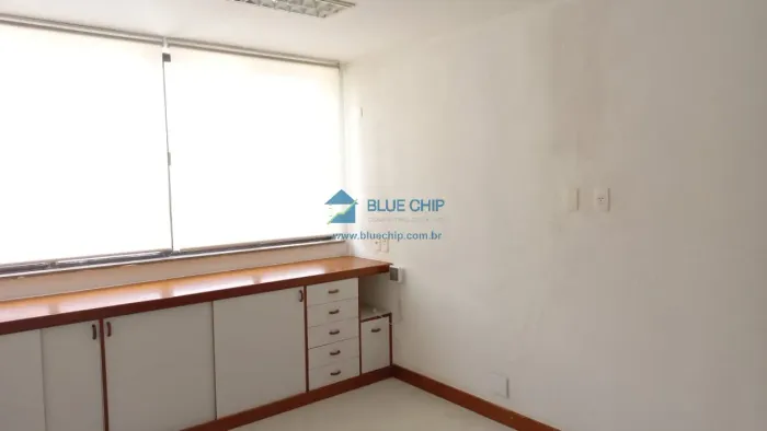 Sala para Locação - Barra da Tijuca, com 28m² por R$1.600,00