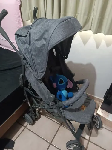 Carrinho de Bebê Dobrável com Capota e Cinto
