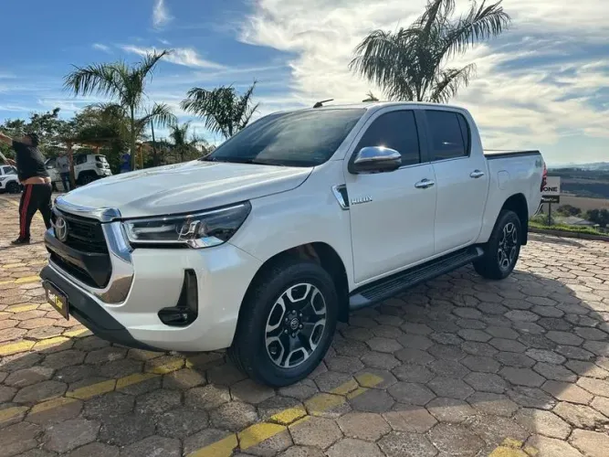 Toyota Hilux CD SRX 4X4 2.8 TDI 16V Diesel Aut. 2023