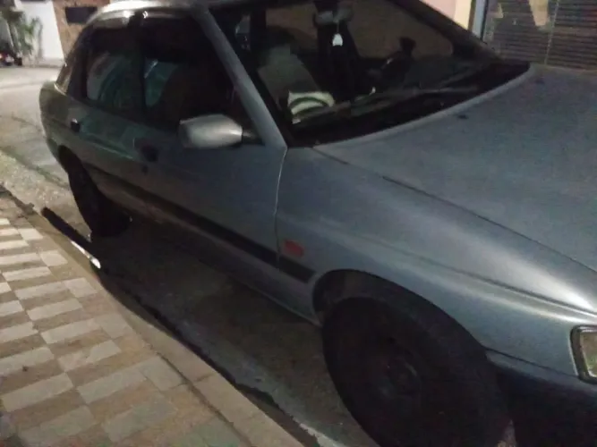 Ford Escort GL 1.8i 16V 4P 1999