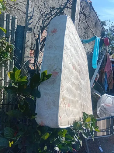Vendo colchão de solteiro em bom estado