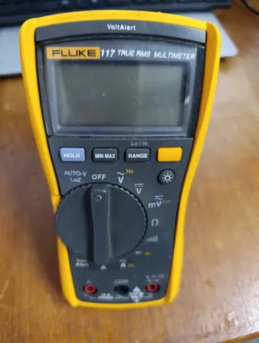 Multímetro FLUKE 117 RMS
