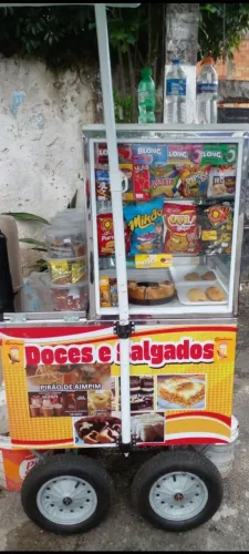 Carrrinho de lanche de 4 rodas 3 três  pratileiras para salgados e tortas 1500,00