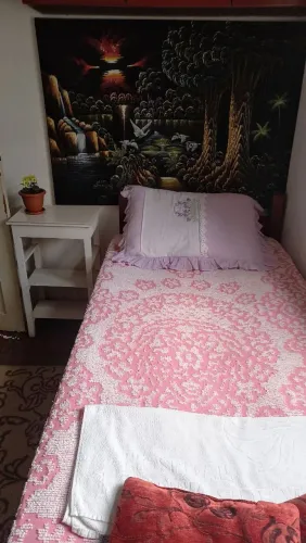 Aluga-se um quarto mobilado, bairro Menino Deus