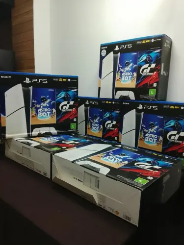 PS5 lacrado + 2 jogos + 2 anos de garantia 