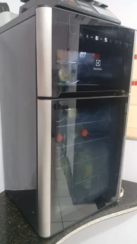 Vendo adega Eletrolux