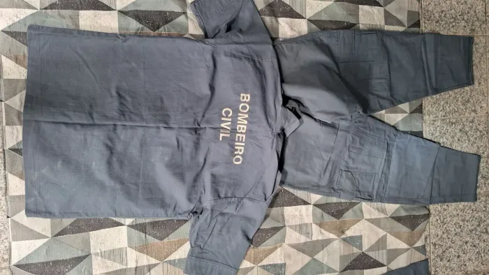 Vende-se Uniforme Bombeiro Civil, Usado. Em ótimo Estado, usado poucas vezes.