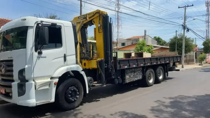 Volkswagen Constellation 24.250 6X2 MUNCK MADAL 43000