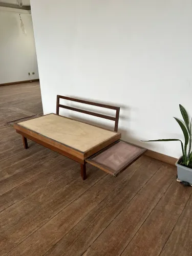 Sofá cama de madeira anos 60