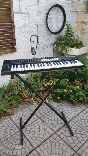 Controlador MIDI Novation Launchkey 49 | Funcionando 100% | Cabo USB Original