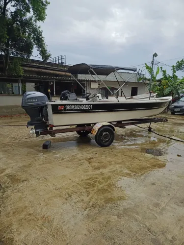 Vendo lancha com motor Yamaha 40 Hp 4 tempo 