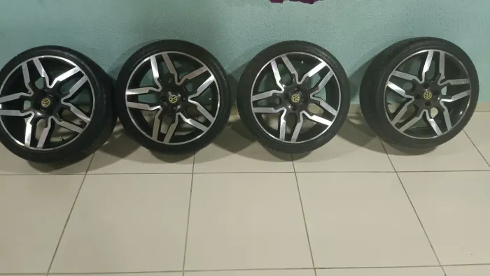 Roda 17 com pneu
