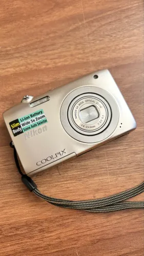 Nikon S2600