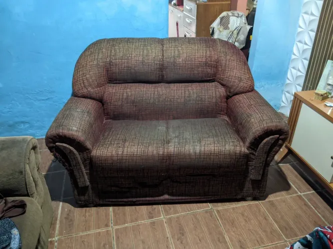 Sofá de 2 lugares. 