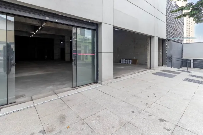 Loja na Rua Tomé Portes, 131 - Loja 1 400 m²