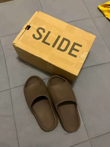 Yeezy slide original com caixa brown