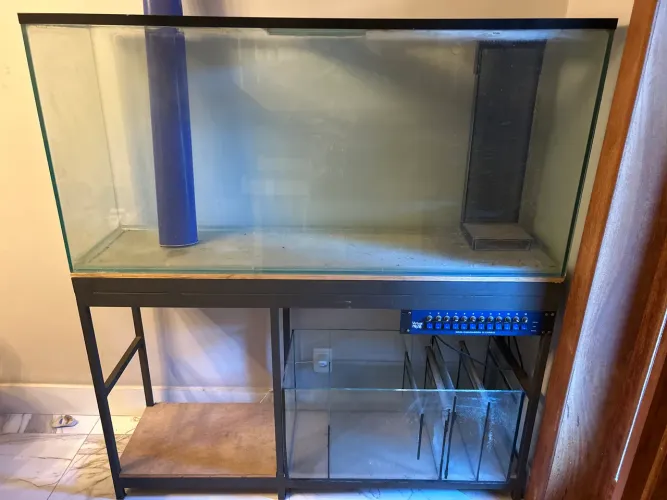 Vendo aquário 1,50x0,40x0,70 base de metalon e sumop