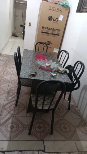 Mesa e sofá