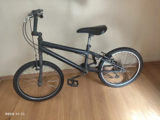 Bicicleta estilo BMX