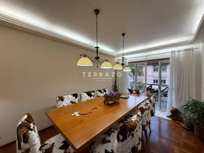 Apartamento Triplex no Condomínio Vivendas Mitre.