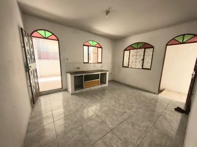 Casa Geminada Pavimento Térreo com Duas Vagas de Garagem no Vila Rica