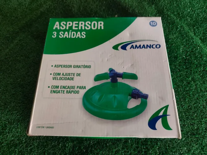 Aspersor para irrigação de jardim Amanco com 3 saídas. Produto Novo.