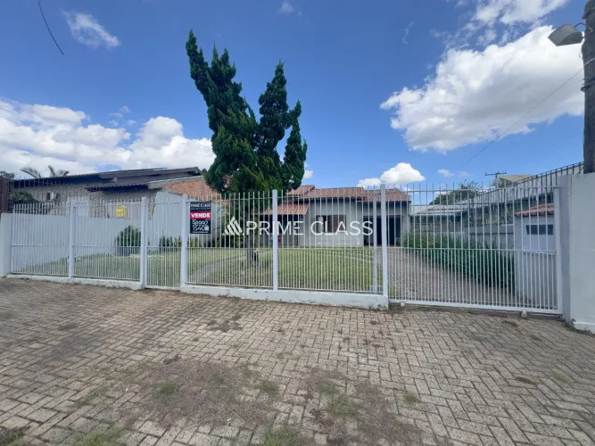 Casa 2 dormitórios, pátio amplo, 4 vagas, Bairro Igara x próximo ao ParkShopping - aceita