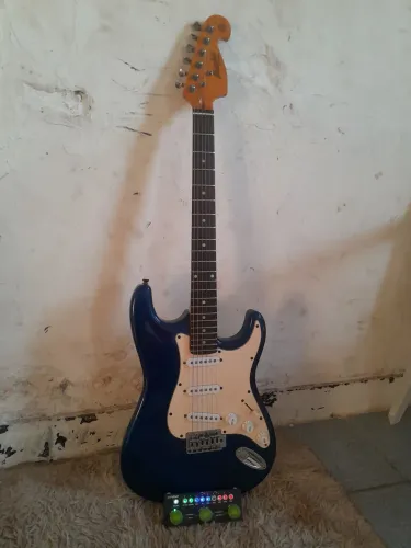 Guitarra Memphis relíquia e pedal cuvave