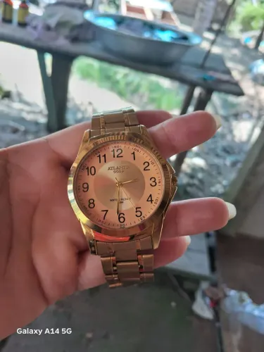 Vendo um relógio