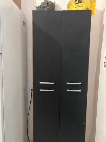 VENDO ARMÁRIO COMPLETO. 2 Armários e um suporte para ficar a Geladeira embaixo