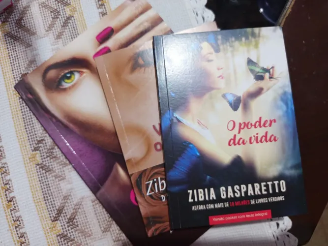 Combo 3 livros Zibia Gasparetto