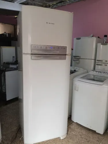 Refrigerador Electrolux frost free com controle digital tudo funcionando OK em ótimo
