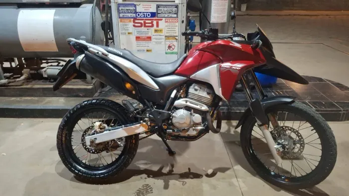 XRE 300 2015