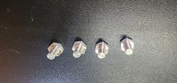 Kit com os 4 parafusos de alumínio do painel do Receiver Marantz 