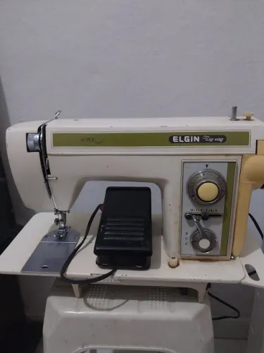 Vendo máquina de costura