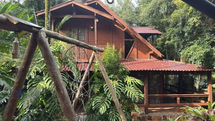 Área de 5.800m² com duas casas com DESCONTO REAL DE 15% - De: R$1.850.000,00 Por: R$1.572.