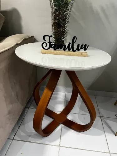 Mesinha de canto tampo laqueado 