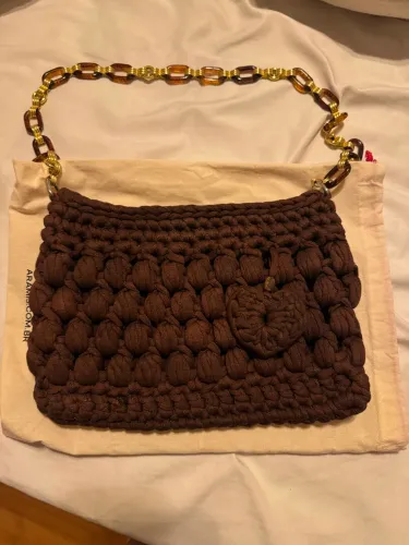 Bolsa de crochê feita a mão